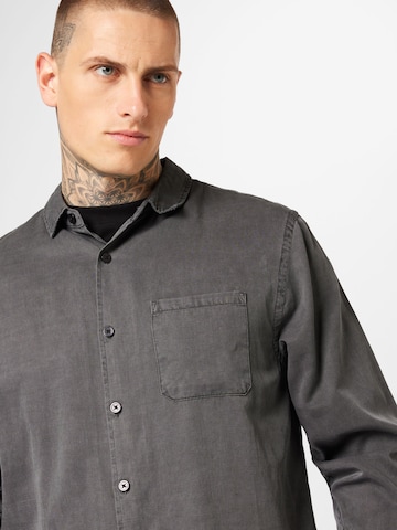 Cotton On - Ajuste regular Camisa 'Stockholm' en negro