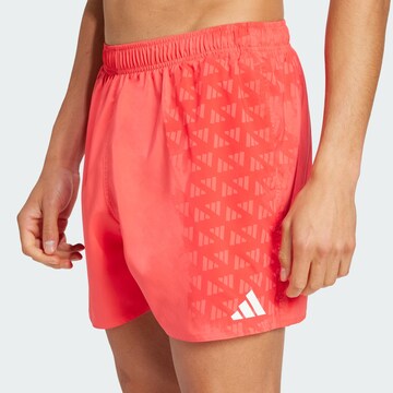 ADIDAS SPORTSWEAR - Bermudas 'Water React' en rojo