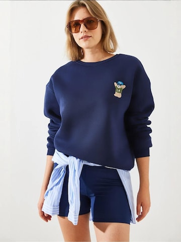 Felpa di Bianco Lucci in blu: frontale