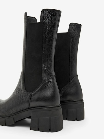 Bianco Chelsea Boots 'Dezzie' in Black