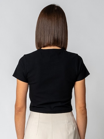GORG Shirt 'Geripptes Cropped T-Shirt' in Black