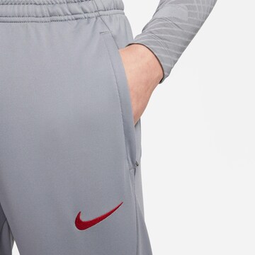 Tapered Pantaloni sportivi 'Liverpool' di NIKE in grigio
