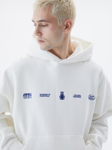 Sweat-shirt Pull&Bear en blanc