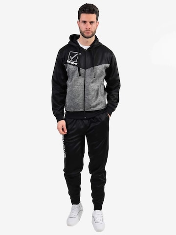 Completo sportivo 'Tuta sportiva Unisex Givova Visa in triacetato TR018 TUTA VISA TRIACETATO GIVOVA' di Givova in grigio: frontale