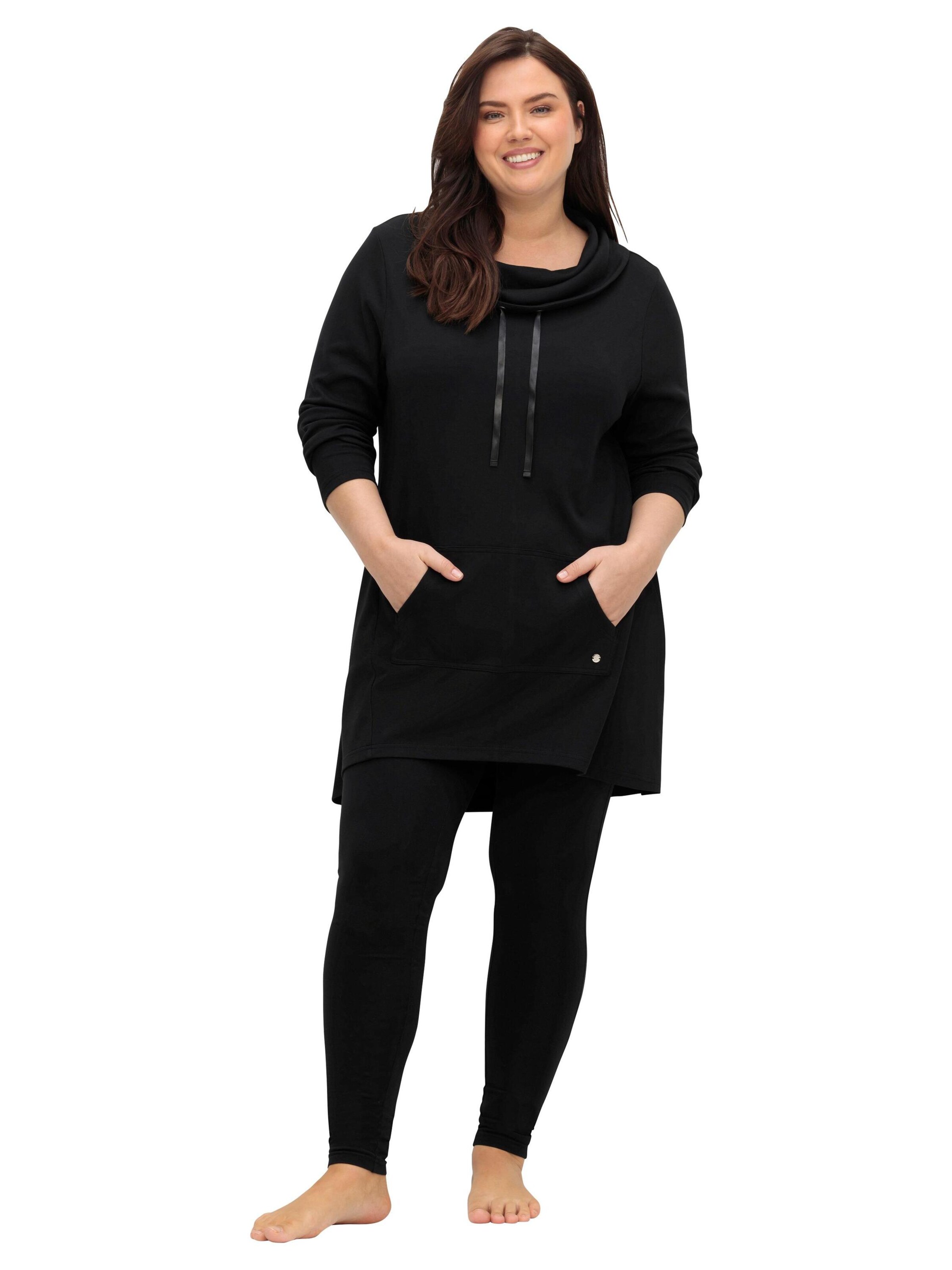 SHEEGO T-shirt i svart