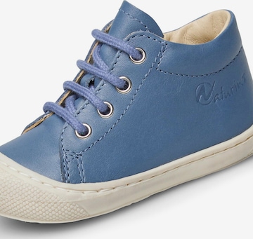 Chaussure basse 'COCOON ZIP' NATURINO en bleu : devant
