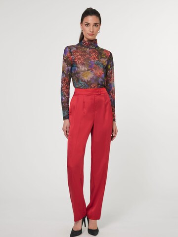 MADELEINE Loosefit Hose in Rot