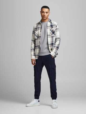 JACK & JONES Sweatshirt in Grau