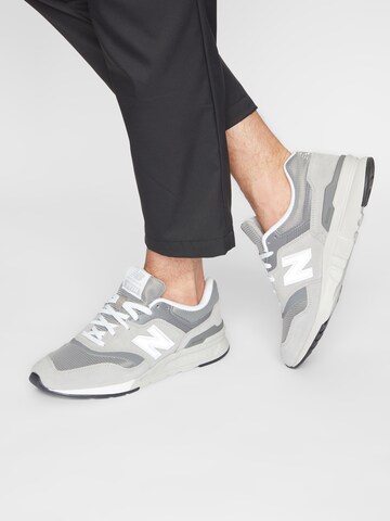 Baskets basses new balance en gris