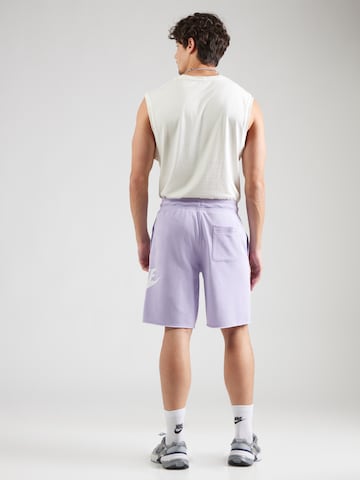 Nike Sportswear - Loosefit Pantalón 'CLUB ALUMNI' en lila