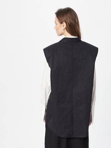 Oval Square Vest 'Shot' in Black