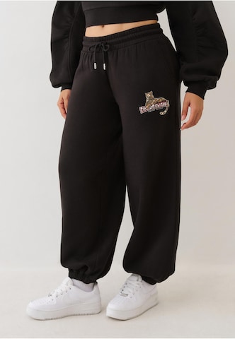 True Religion Loosefit Sporthose in Schwarz: Vorderseite