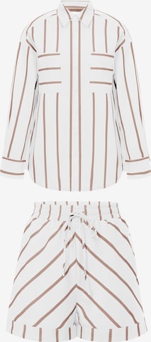 Pantaloni scurți de la Imily Bela pe verde: față