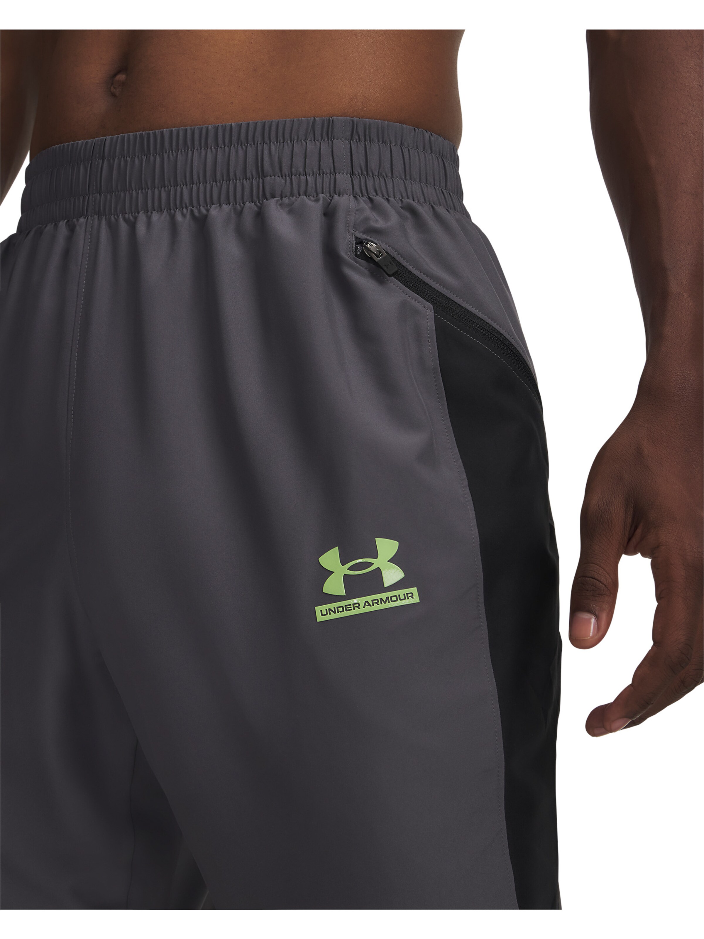 UNDER ARMOUR Tapered Sportbroek in Grijs