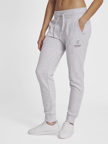 Effilé Pantalon de sport Hummel en gris : devant