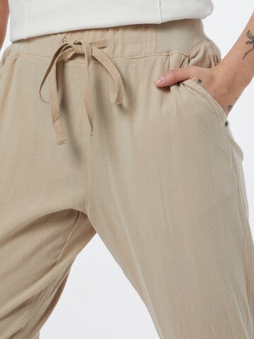 Kaffe Tapered Broek 'Naya' in Beige