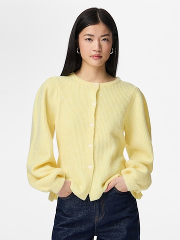 PIECES Cardigan 'PCSILLY' i gul: forside