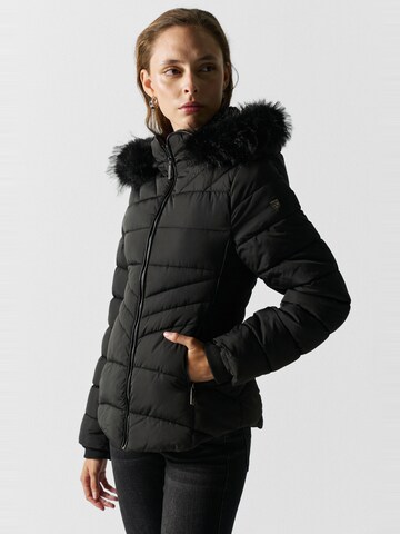 KOROSHI Between-Season Jacket in Black