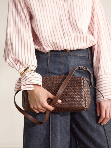 MANFIELD Shoulder Bag in Brown: front