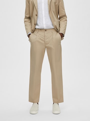 SELECTED HOMME Regular Pleat-front trousers 'Loik' in Beige: front