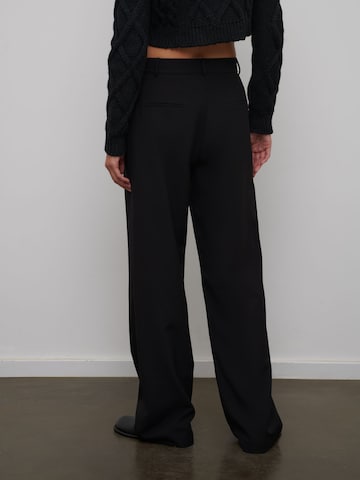RÆRE by Lorena Rae Loose fit Pleat-Front Pants 'Talea Tall' in Black