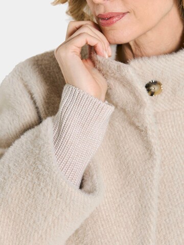 Goldner Tussenjas in Beige