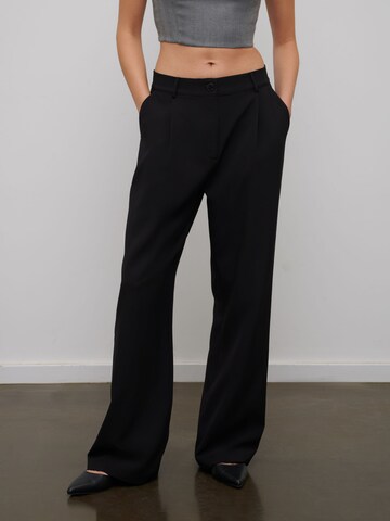 RÆRE by Lorena Rae Wide leg Pants in Black: front
