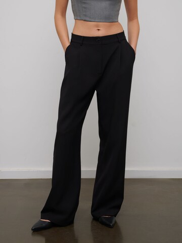 Wide Leg Pantalon à pince 'Talea' RÆRE by Lorena Rae en noir : devant