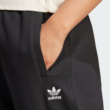 ADIDAS ORIGINALS Zwężany krój Spodnie 'Essentials' w kolorze czarny