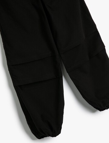 Koton Tapered Broek in Zwart