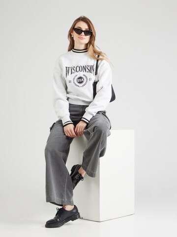 STUDIO SELECT Sweatshirt 'Laura' i grå