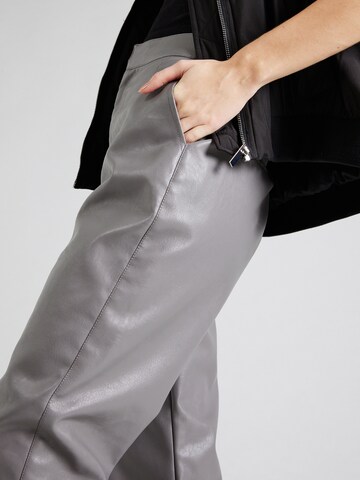 Gina Tricot - regular Pantalón en gris