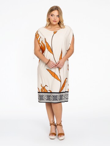 Yoek Dress in Beige