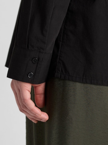 Guido Maria Kretschmer Curvy Pusero 'Clarice' värissä musta