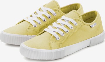 Sneaker bassa di LASCANA in giallo