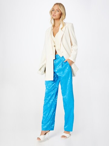 regular Pantaloni con pieghe 'Retrieve' di Y.A.S in blu