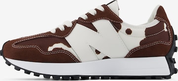 new balance Sneaker '327'. in Braun: Vorderseite