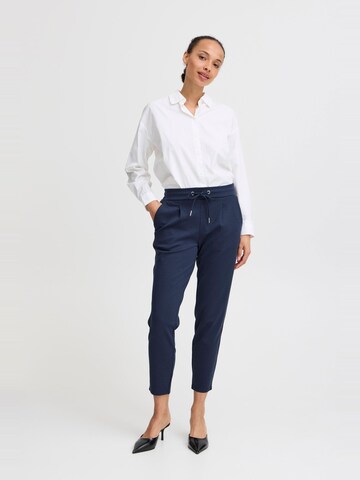 Effilé Pantalon chino b.young en bleu