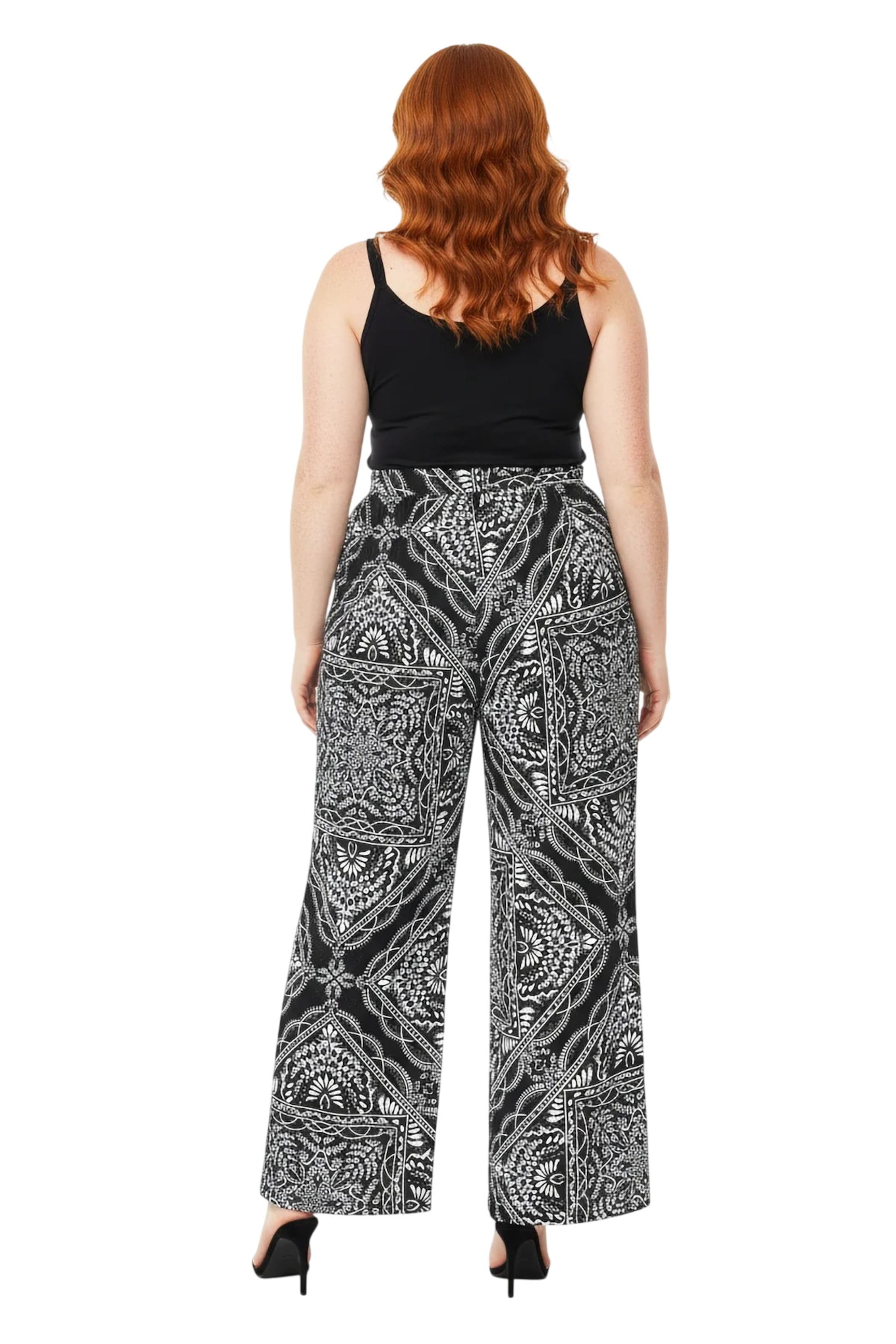 Shape Of You Regular Chino trousers in Black