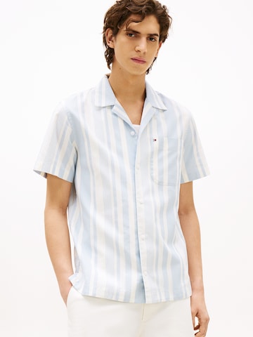 Comfort fit Camicia di TOMMY HILFIGER in blu: frontale