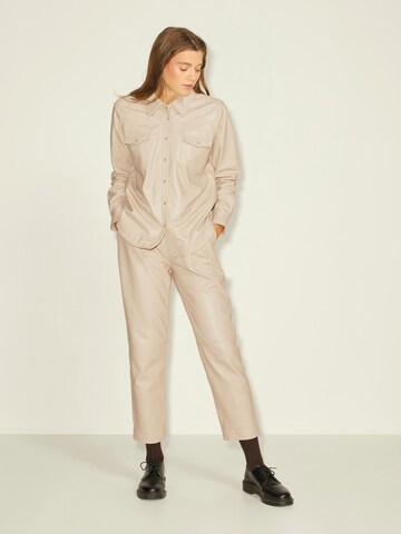 JJXX Tapered Pleat-Front Pants 'ADDIE' in Brown