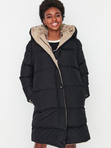 Trendyol Between-seasons coat in Black: front