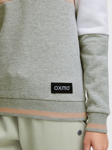 Oxmo Sweatshirt 'Omaya' in Grau