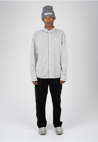 Prohibited - Ajuste confortable Camisa en blanco