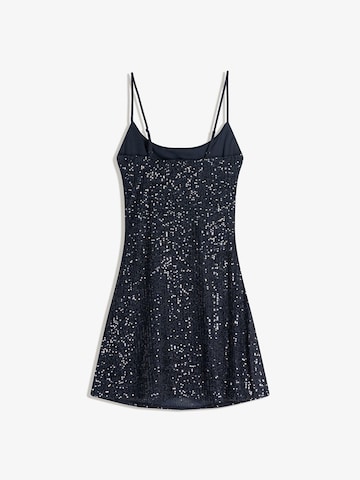 Bershka Kleid in Blau