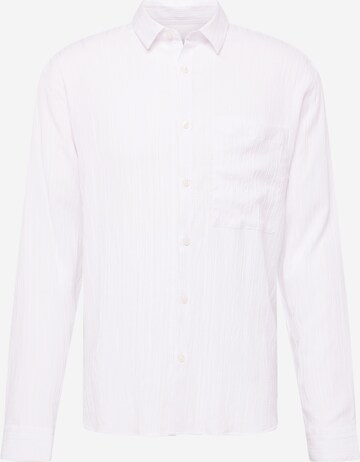 Coupe regular Chemise TOPMAN en blanc : devant