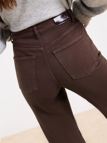 Lipsy - Perna larga Calças de ganga em castanho