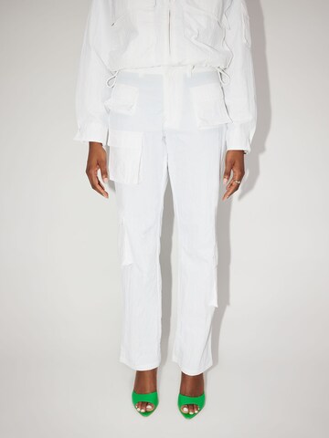 Regular Pantalon cargo 'Jocelyn' LeGer by Lena Gercke en blanc : devant