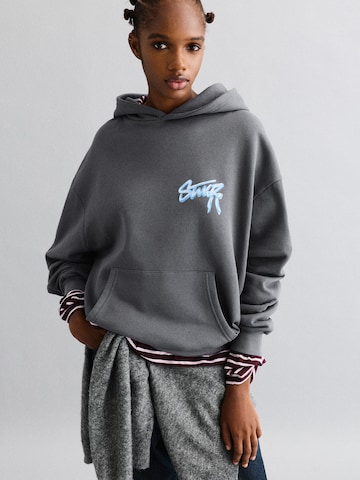 Pull&Bear Sweatshirt in Grey: front