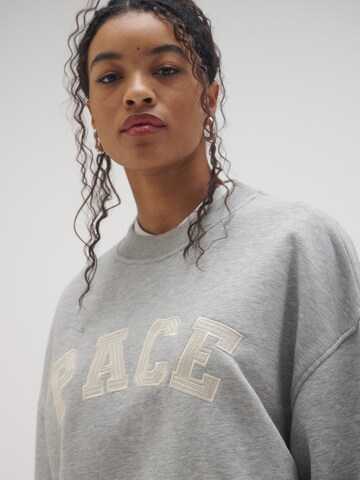 Pacemaker Sweatshirt 'Karim' in Grijs